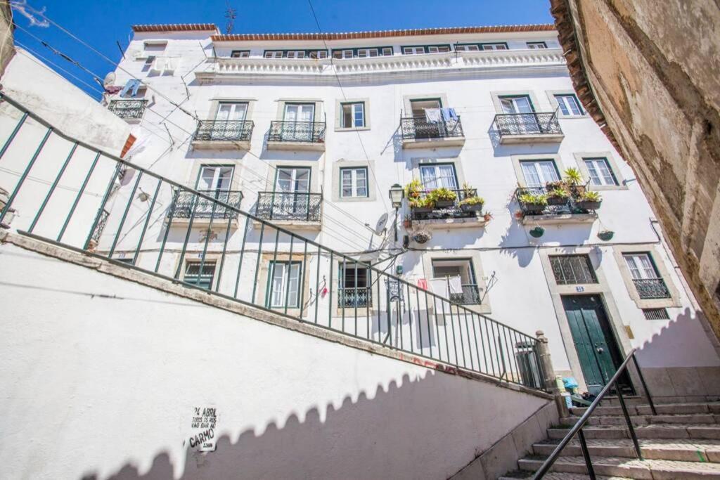 Amazing River View In Historical Lisboa Exterior foto