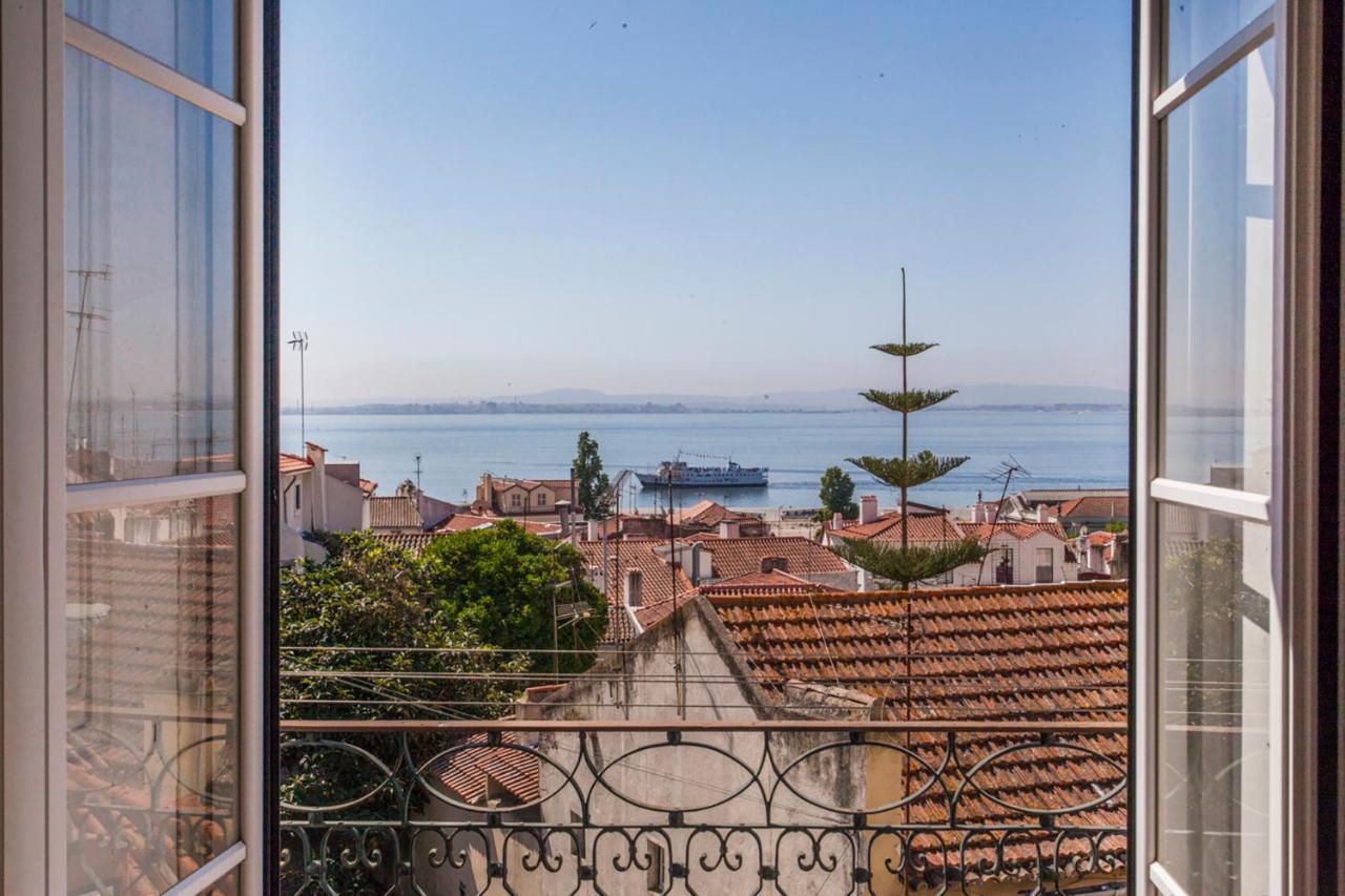 Amazing River View In Historical Lisboa Exterior foto